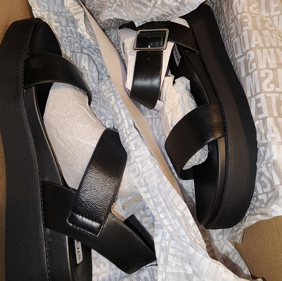 NWB, Lady's Black leather Steve Madden shoes 7.5 - Picture 2 of 6